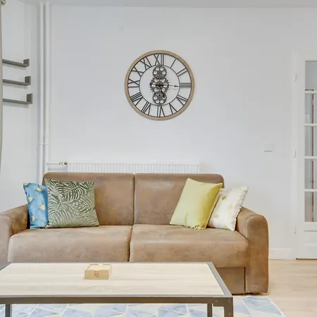 Apartment Chic With Parking