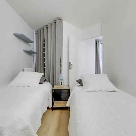 Apartment Chic With Parking